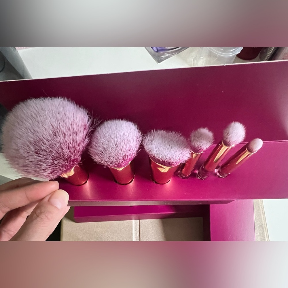 Revolution Sparkle Pink Makeup Brush Set - Picture 5 of 6